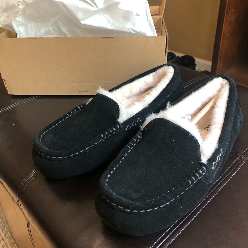 Woman’s Ugg slippers size 8